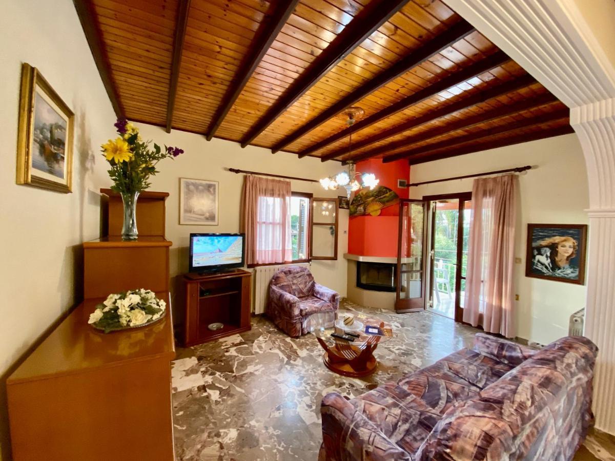 Montsenigos Garden House * Gouvia